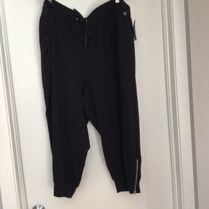 New Livi Active Capri with zipper by cuff sz 26 / 28